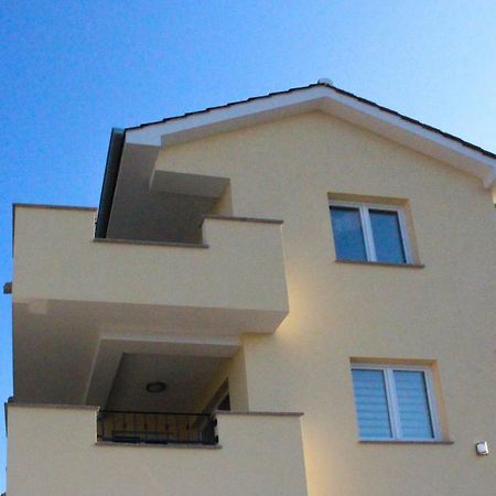 Apartmani Marin Vrbnik Zewnętrze zdjęcie
