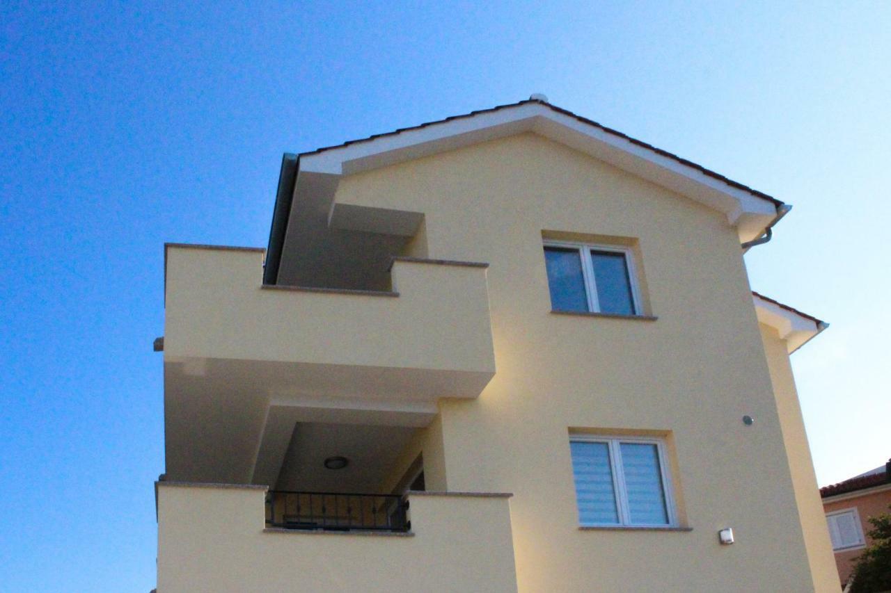 Apartmani Marin Vrbnik Zewnętrze zdjęcie