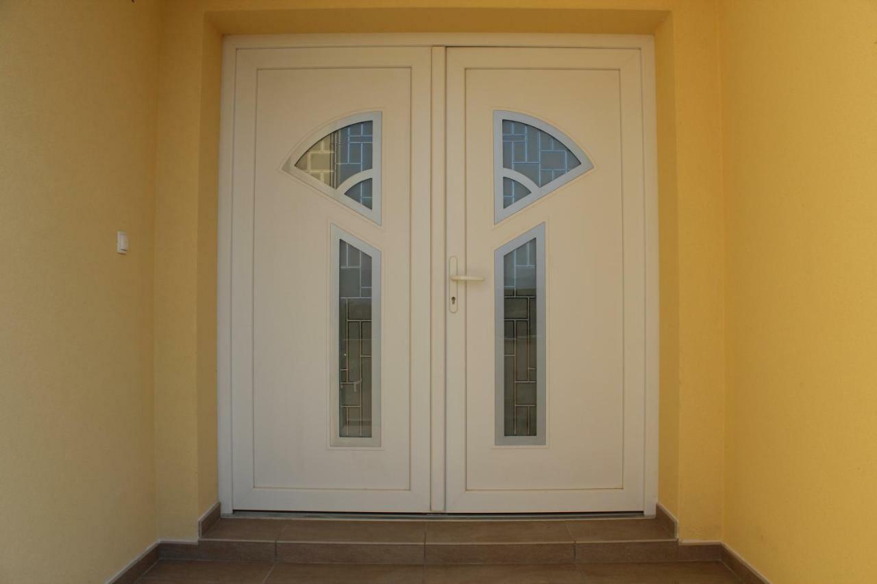Apartmani Marin Vrbnik Zewnętrze zdjęcie
