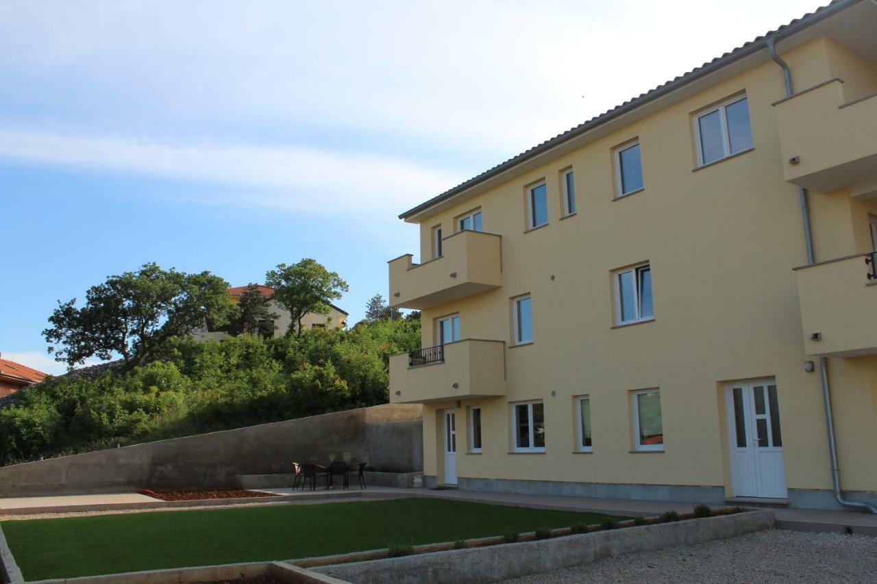 Apartmani Marin Vrbnik Zewnętrze zdjęcie